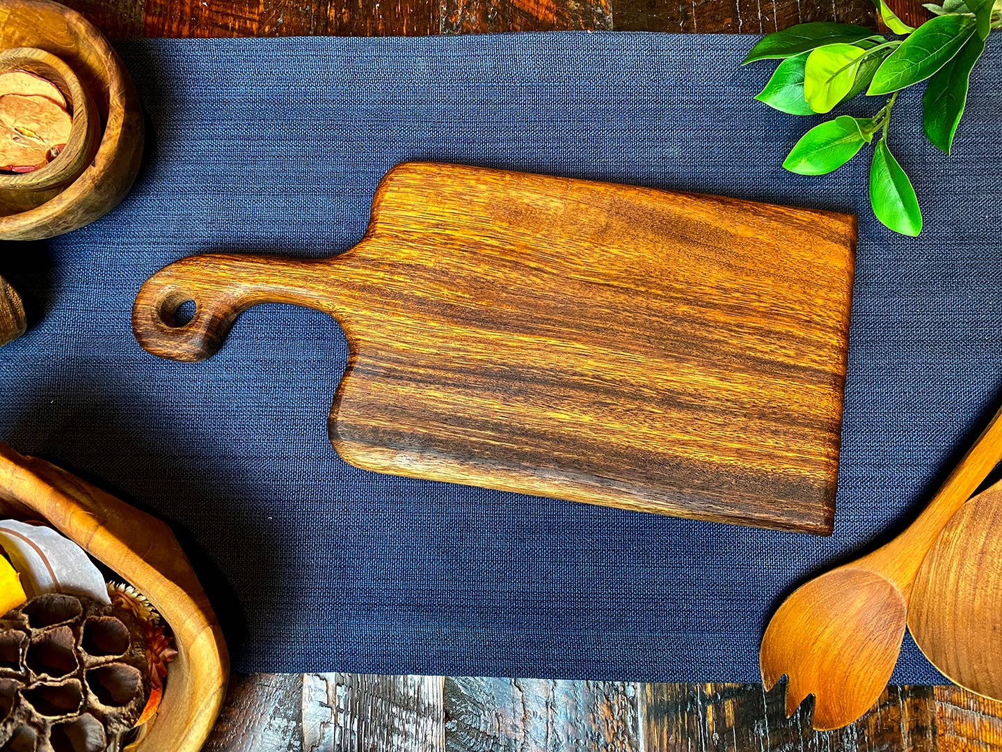 Dark Grain Premium Board - Ringold Valley Trading Company
