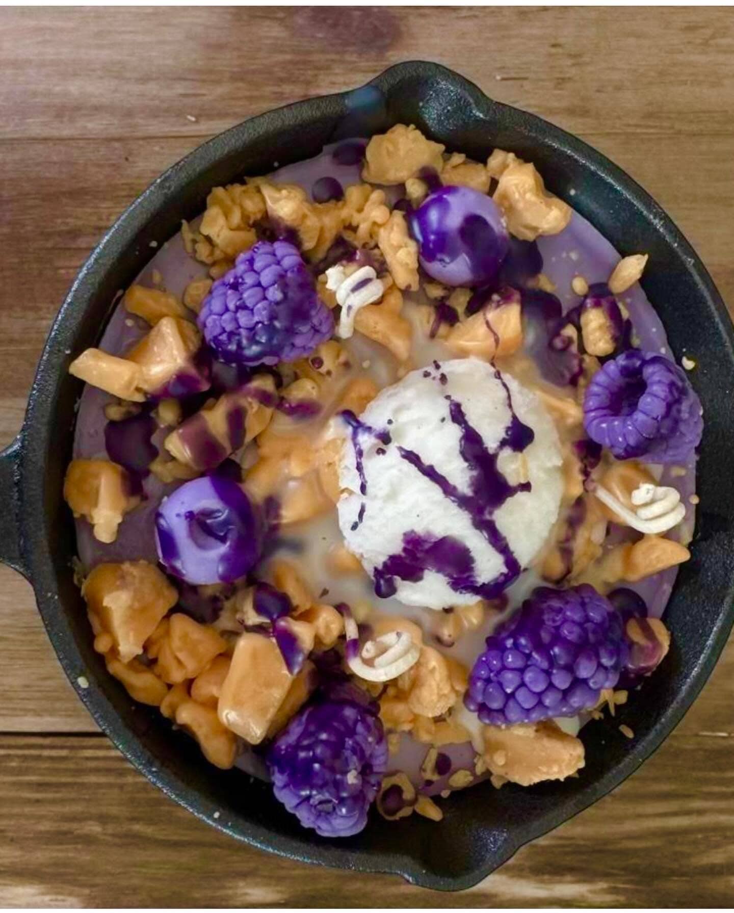 Berry Bliss Cheesecake Skillet Candle - Ringold Valley Trading Company